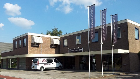 slaapkenner Theo Bot slapen, bed, Dorpsstraat 162 1689 GG Zwaag hoorn, matras, bed, kast op maat, persoonlijke service, Parkeren voor de deur noordholland,Winkelpand